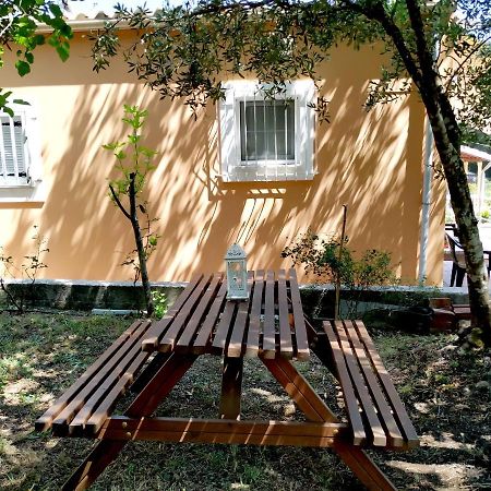 Family Holiday Apartment With Garden & Bbq Velonades  Екстер'єр фото