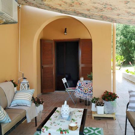 Family Holiday Apartment With Garden & Bbq Velonades  Екстер'єр фото
