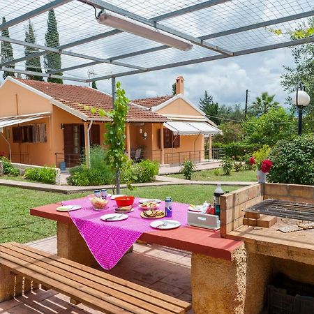Family Holiday Apartment With Garden & Bbq Velonades  Екстер'єр фото