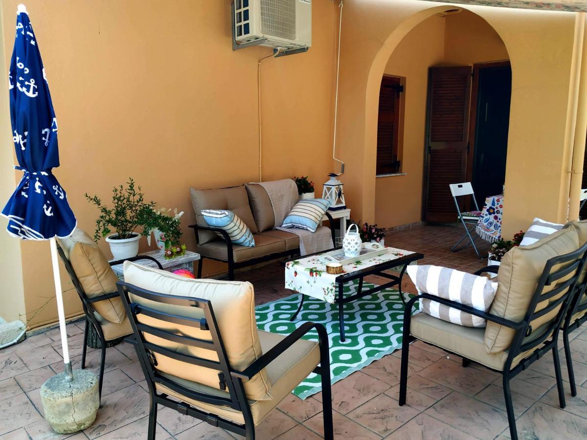 Family Holiday Apartment With Garden & Bbq Velonades  Екстер'єр фото