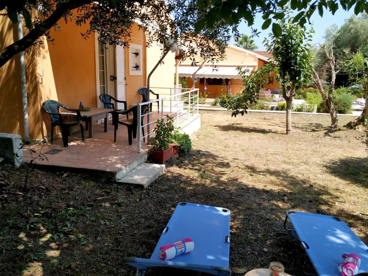 Family Holiday Apartment With Garden & Bbq Velonades  Екстер'єр фото