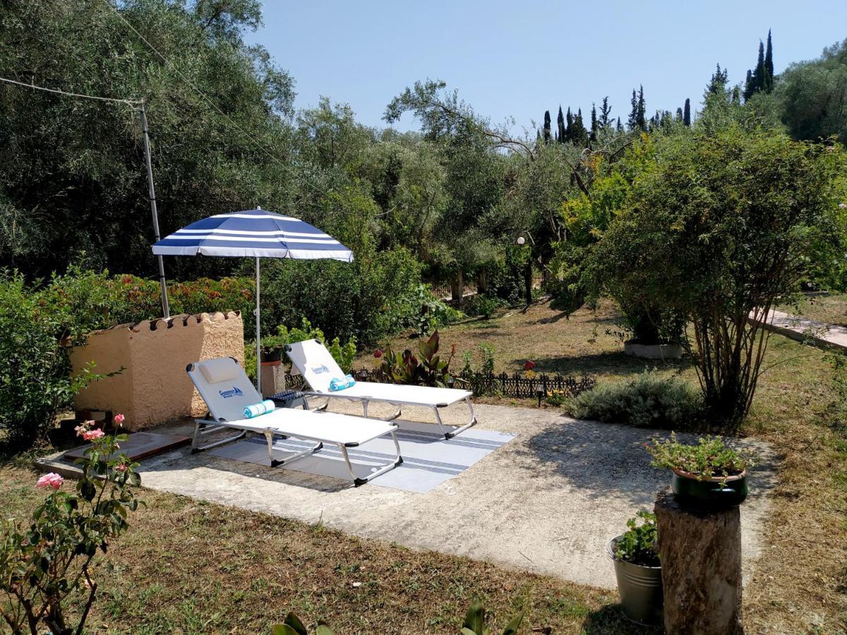 Family Holiday Apartment With Garden & Bbq Velonades  Екстер'єр фото
