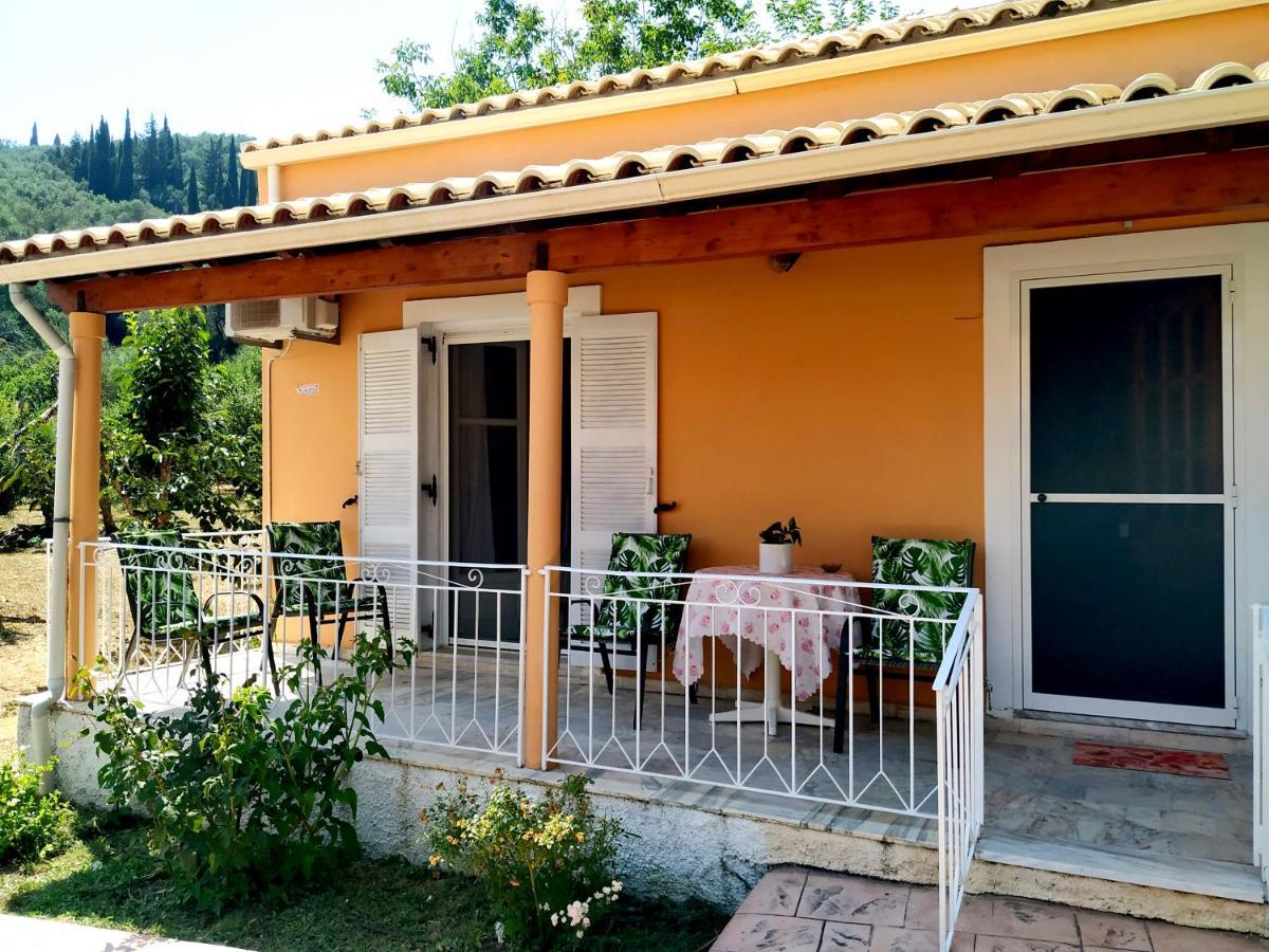 Family Holiday Apartment With Garden & Bbq Velonades  Екстер'єр фото