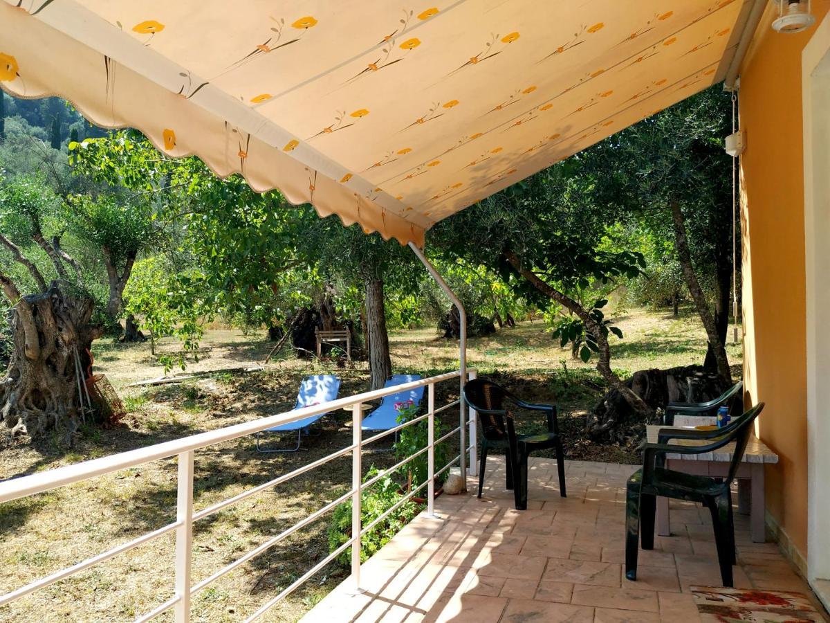 Family Holiday Apartment With Garden & Bbq Velonades  Екстер'єр фото