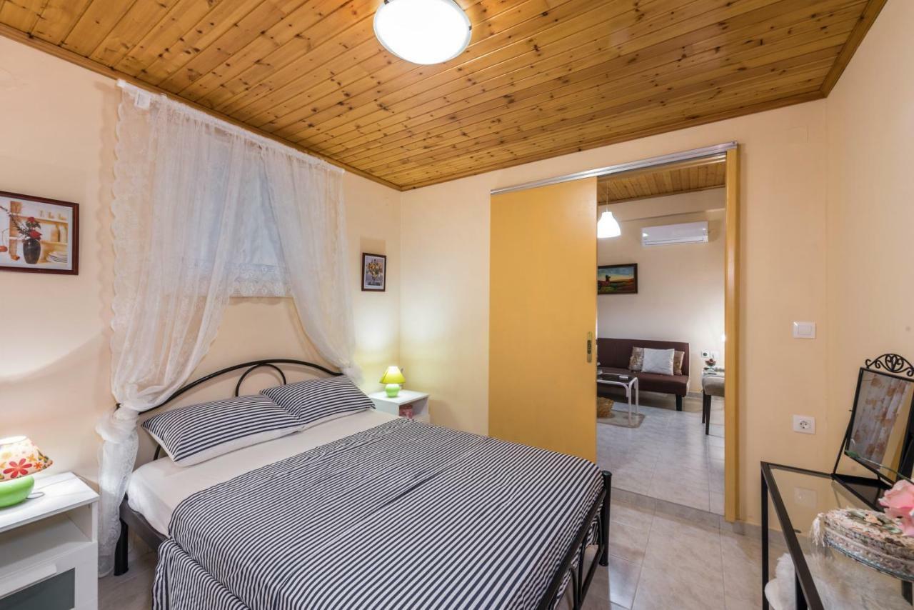 Family Holiday Apartment With Garden & Bbq Velonades  Екстер'єр фото