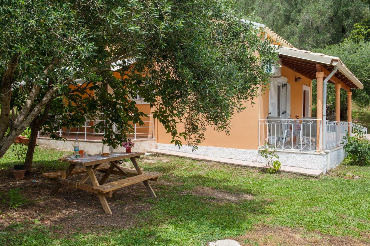 Family Holiday Apartment With Garden & Bbq Velonades  Екстер'єр фото