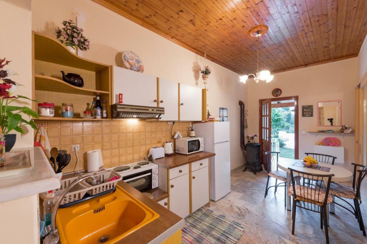 Family Holiday Apartment With Garden & Bbq Velonades  Екстер'єр фото