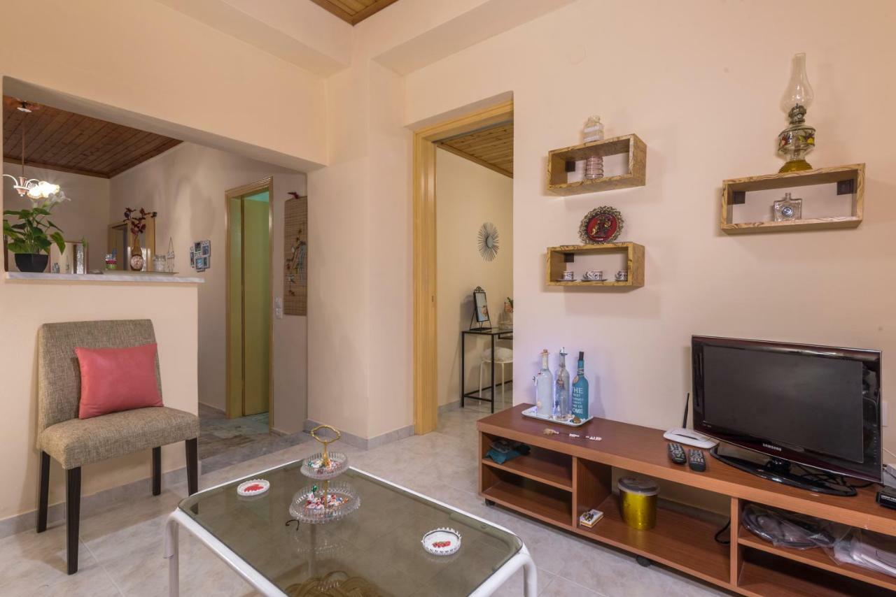 Family Holiday Apartment With Garden & Bbq Velonades  Екстер'єр фото