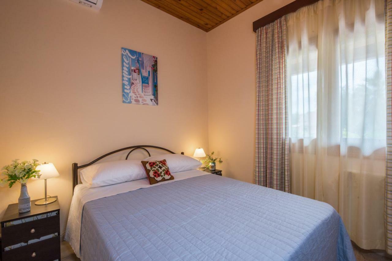 Family Holiday Apartment With Garden & Bbq Velonades  Екстер'єр фото