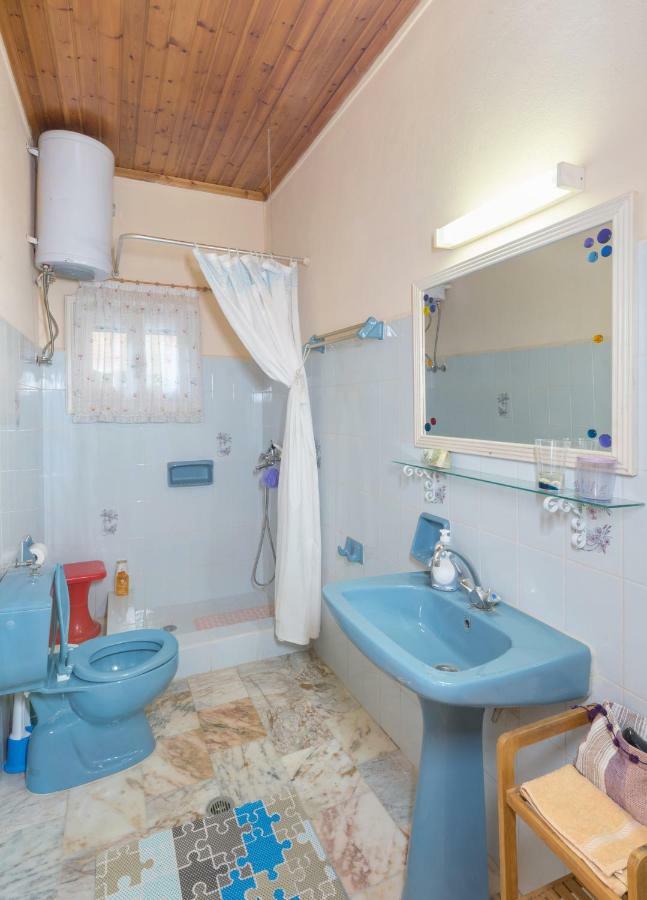 Family Holiday Apartment With Garden & Bbq Velonades  Екстер'єр фото