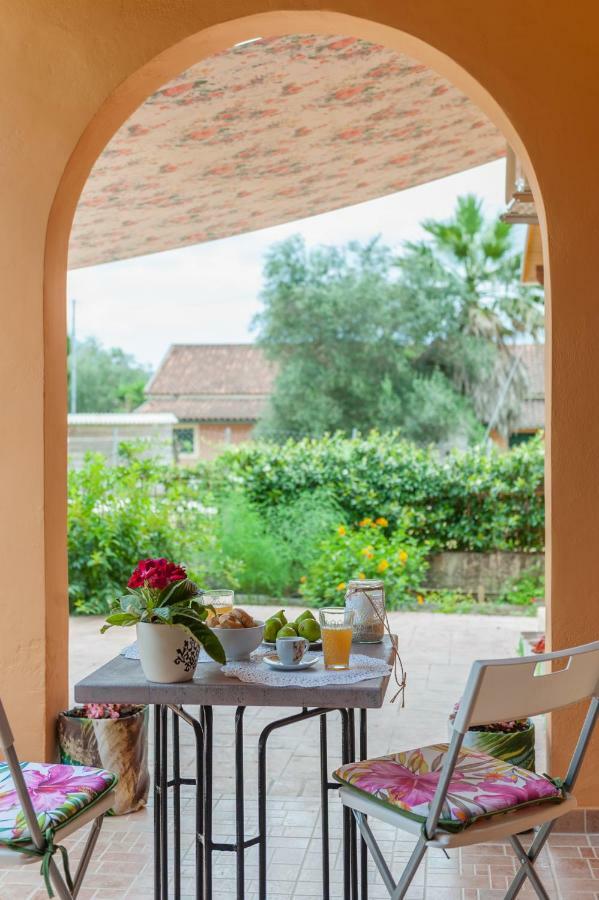 Family Holiday Apartment With Garden & Bbq Velonades  Екстер'єр фото